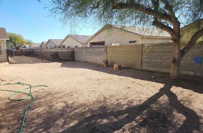 Building Photo - MARVELOUS TWO BEDROOMS AND ONE BATHROOM AV...