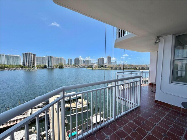Building Photo - 18081 Biscayne Blvd