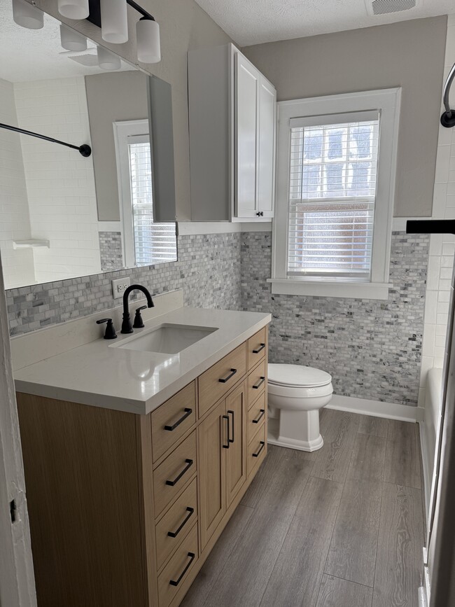 Building Photo - 2347 S 33rd St