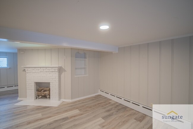 Building Photo - 3043 Pinewood Ave