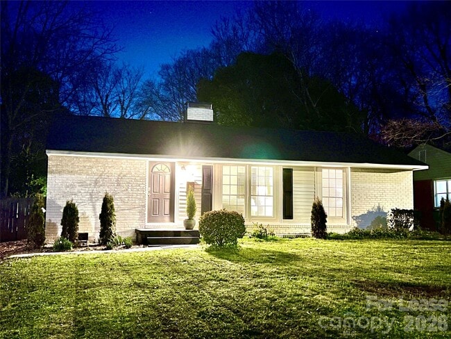 Building Photo - 4638 Murrayhill Rd