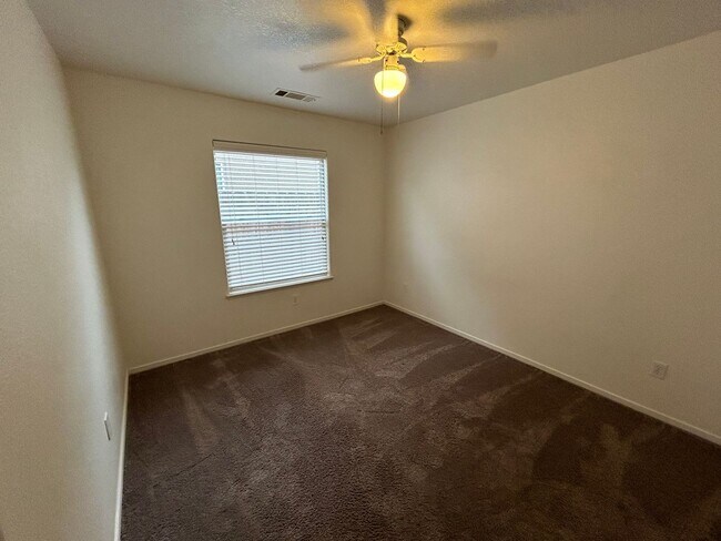 Building Photo - 4 bedroom home