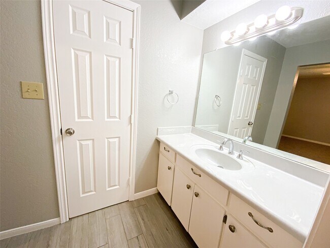 Building Photo - 2519 River Ridge