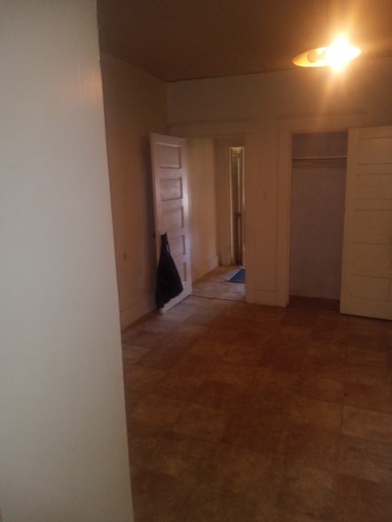 Building Photo - 374 Person