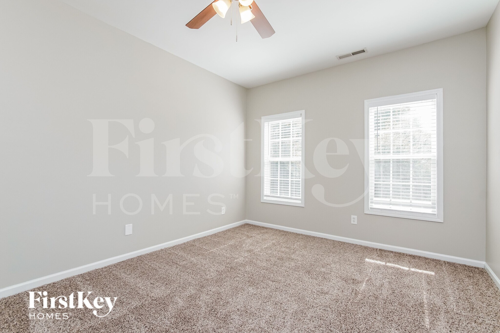 Building Photo - 925 Troubadour Ln