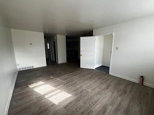 Building Photo - 4039 Balwynne Park Rd
