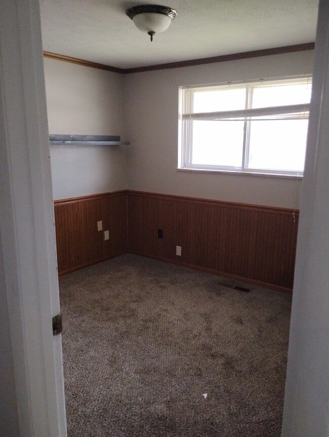 Building Photo - 1428 S Maple Ave