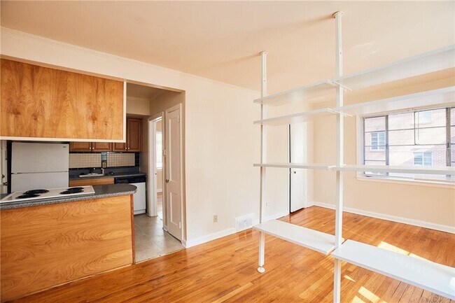 Building Photo - 1082 Briarcliff Rd NE