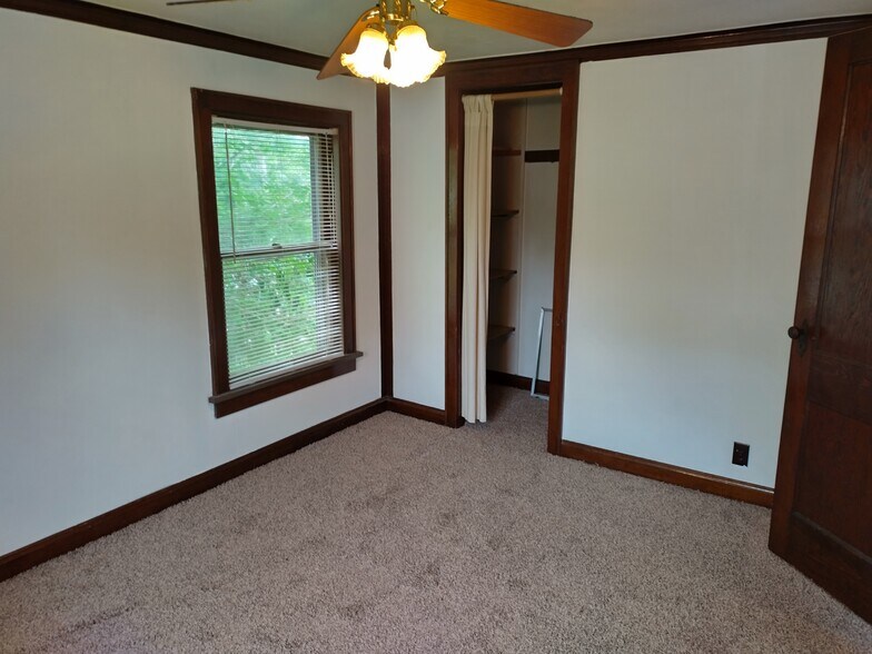 Building Photo - 814 E Kimberly Ave