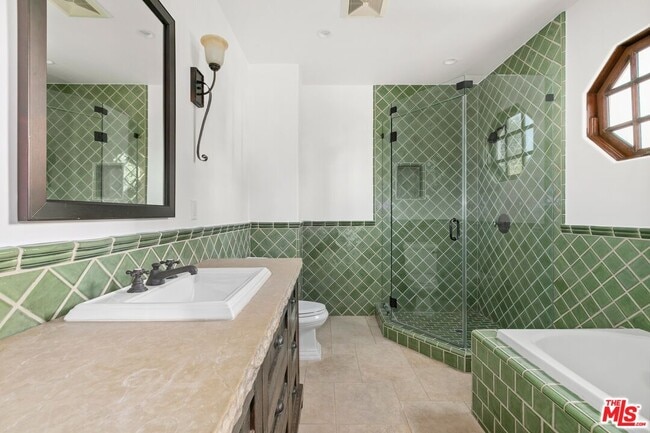 Building Photo - 6620 Lindenhurst Ave