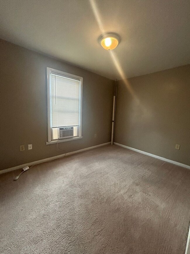 Building Photo - 4-bedroom duplex in south Steelton