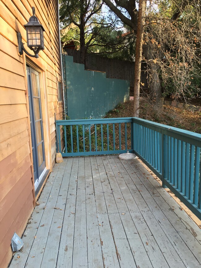 Building Photo - 178 Muerdago Rd