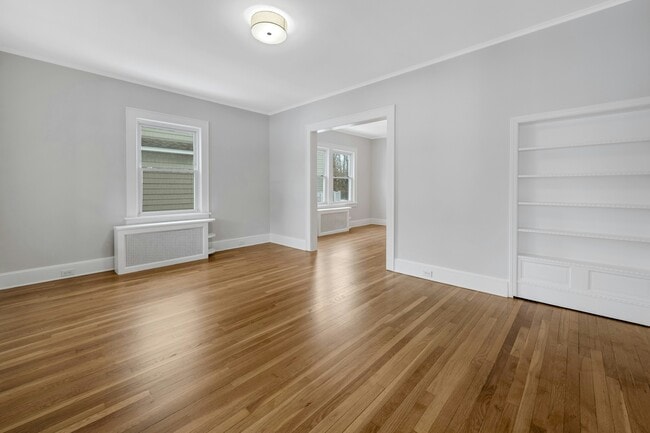 Building Photo - 5 Gates Ave