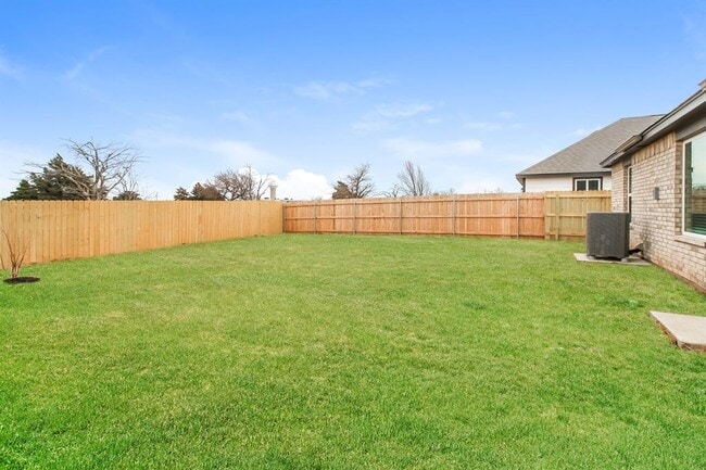 Building Photo - 2516 Rosewood Ln