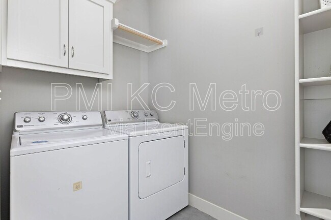 Building Photo - 15708 Canterbury St