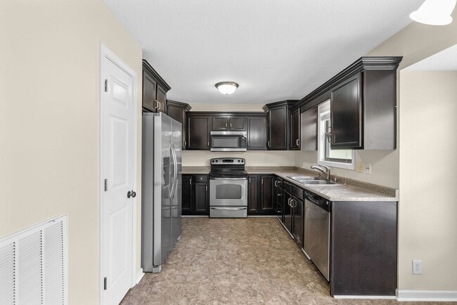 Building Photo - Large home ready for you to call home today!