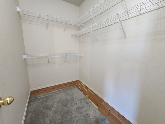 Building Photo - Quiet, adorable 2 Bed 3 Bath Townhome in 80923!