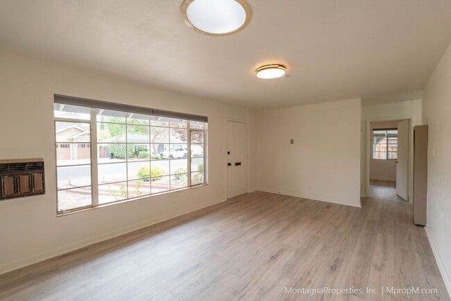 Building Photo - 16375 W La Chiquita Ave