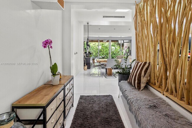 Building Photo - 570 NE 52nd Terrace