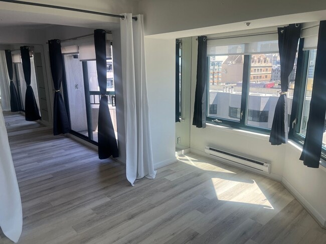Building Photo - Junior One Bedroom at Opera Plaza
