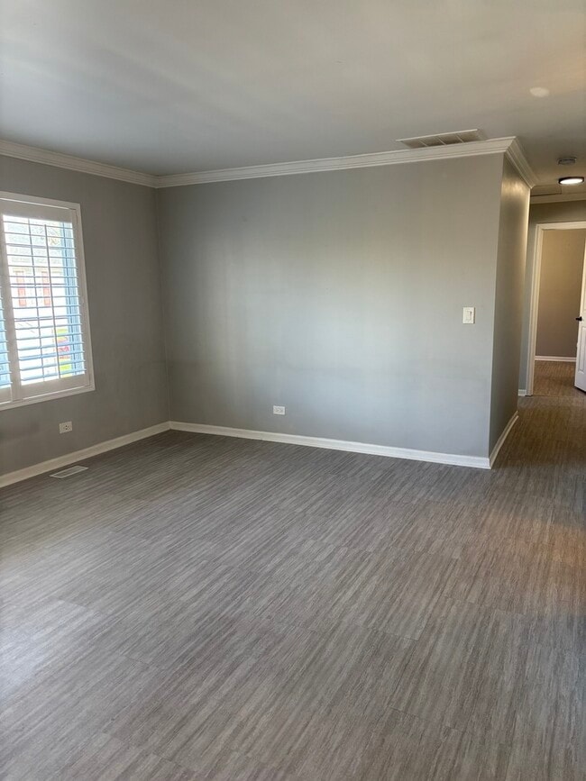 Building Photo - 268 Windsor Ct