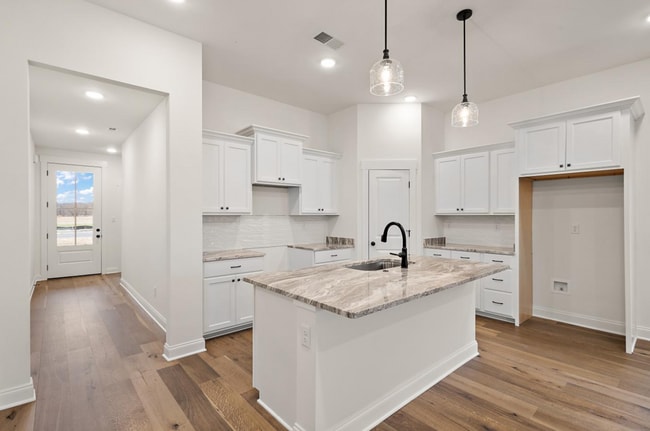 Building Photo - 6520 Benjamin Cv