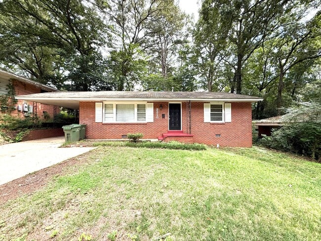 Primary Photo - ** 3 bedroom 1 bath located in Forest Hill...