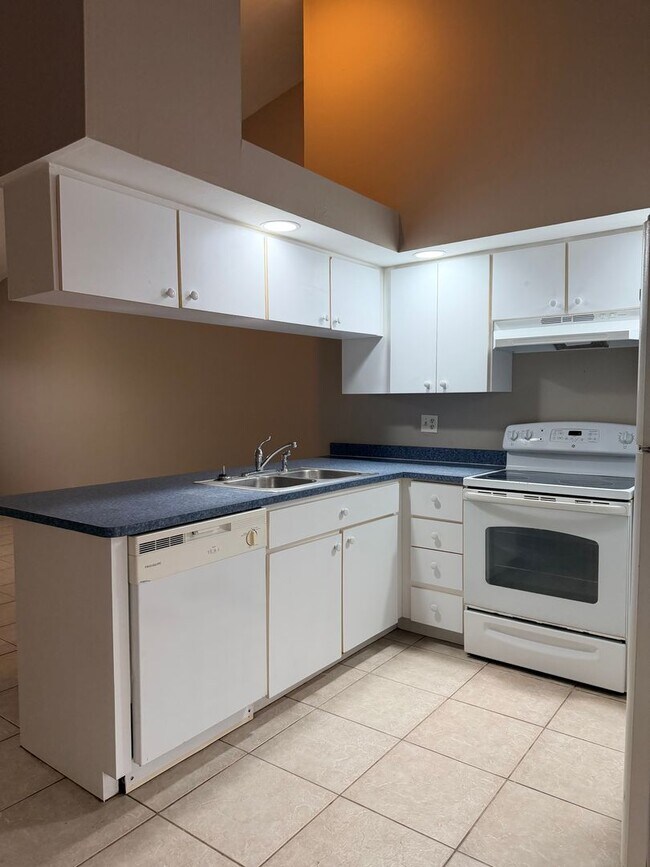 Building Photo - 2 Bed/1 bath Centrally Located~