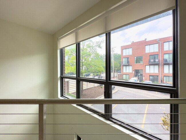 Building Photo - 949 W Grace St