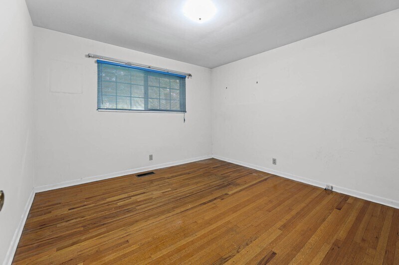 Building Photo - 881 4900 S