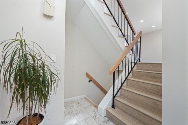 Building Photo - 160 Goldmine Ln