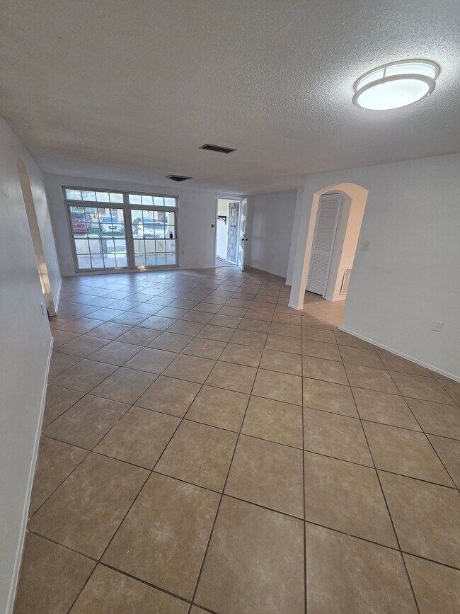 Building Photo - 9125 Hunt Club Ln