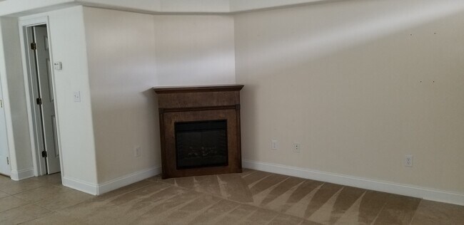 Building Photo - 300 Sea Knight Ln