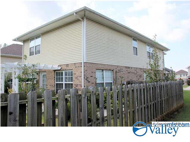 Building Photo - 203 Shadow Ct SW