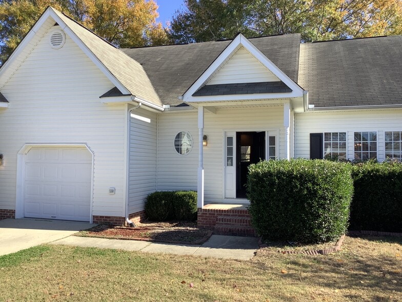 Primary Photo - 640 Hanska Way