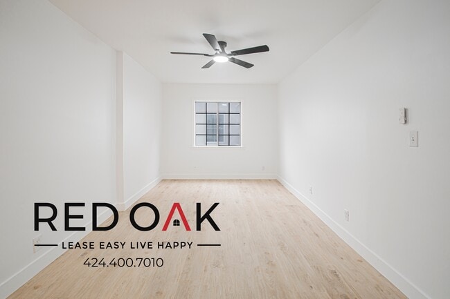 Building Photo - 4651 Cahuenga Blvd