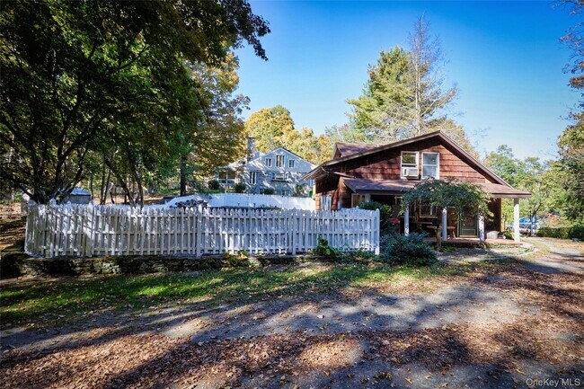 Building Photo - 356 Rossway Rd