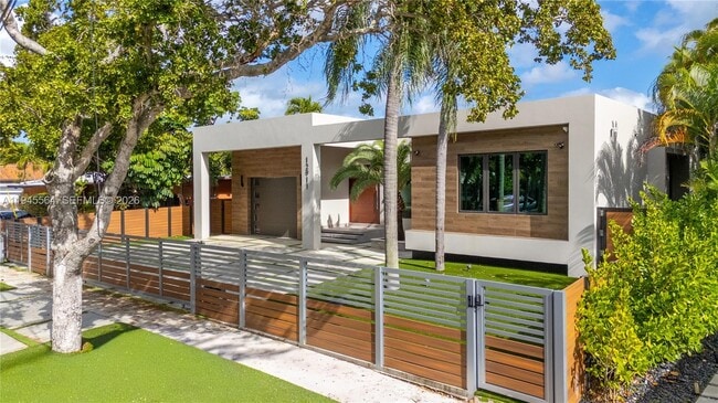 Building Photo - 12911 Oleander Rd