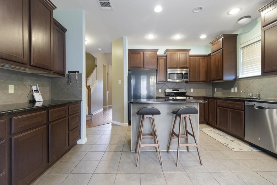 Building Photo - Beautifully updated home in a peaceful Geo...
