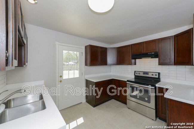 Building Photo - 202 Ivy Ln