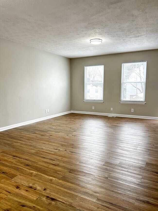 Building Photo - 408 Bainbridge Ct