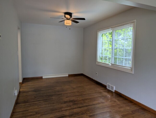 Building Photo - 8983 Highland Dr