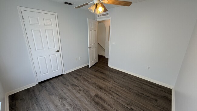 Building Photo - 5002 Strada Dr
