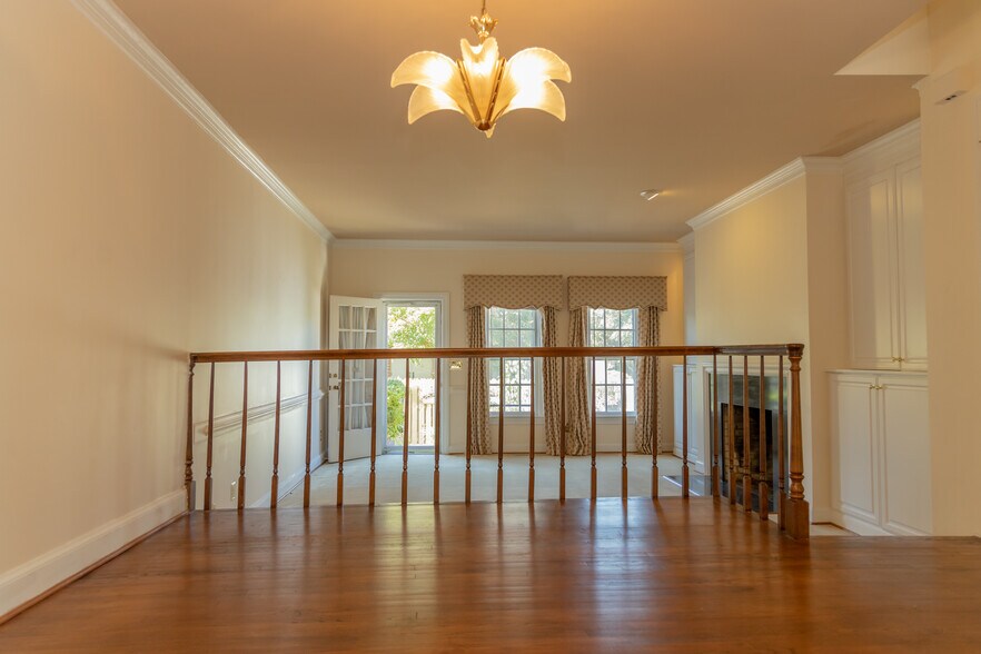 Building Photo - 817 Botetourt Gdns