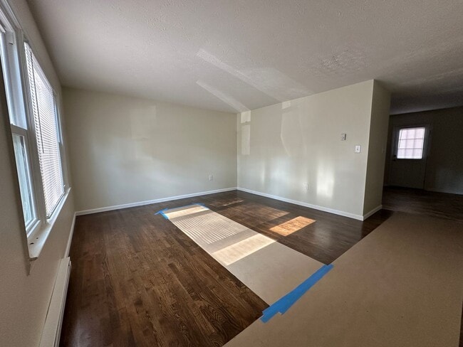 Building Photo - 302 Carroll Dr