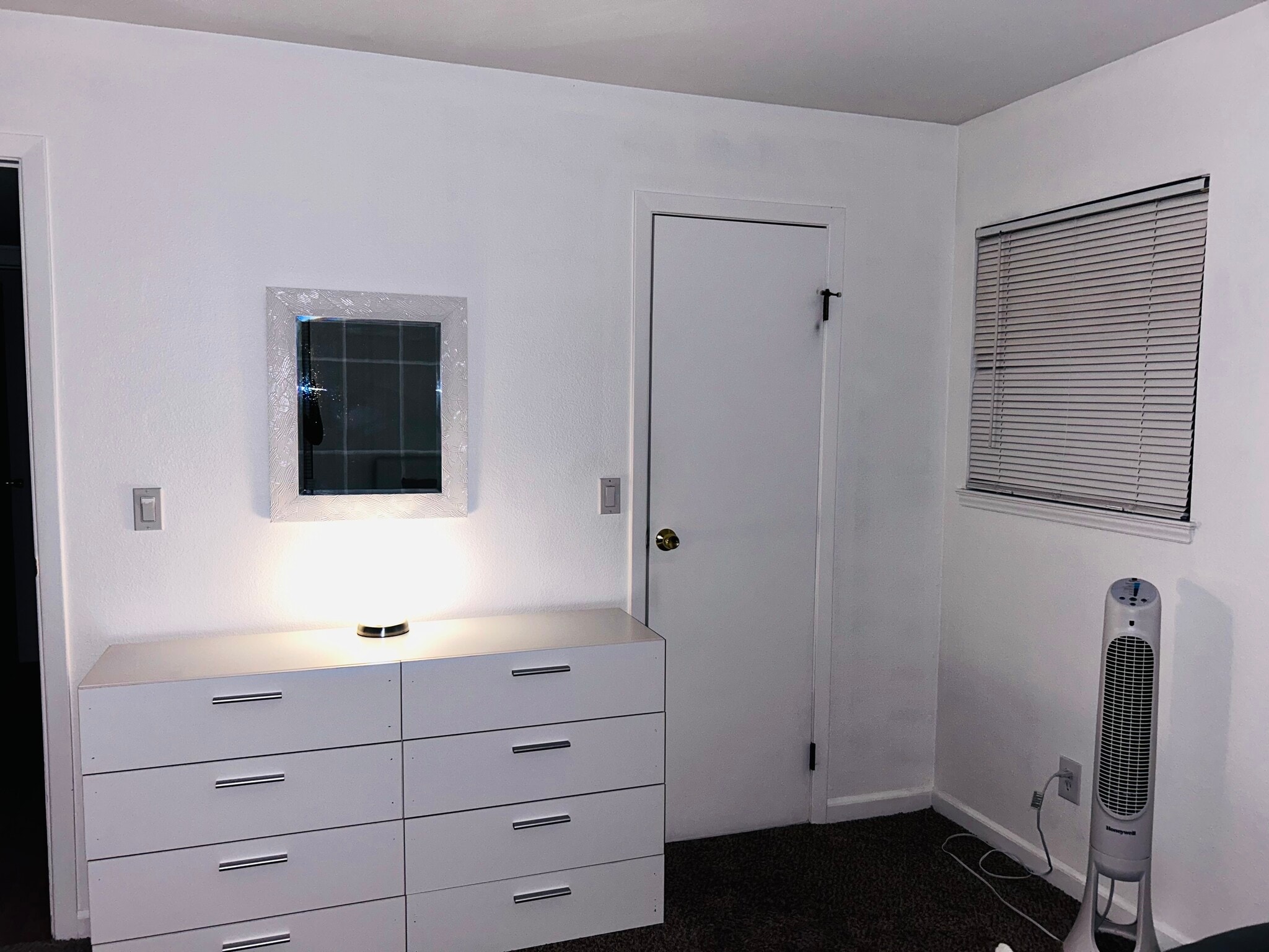 Building Photo - 910 S Walden St