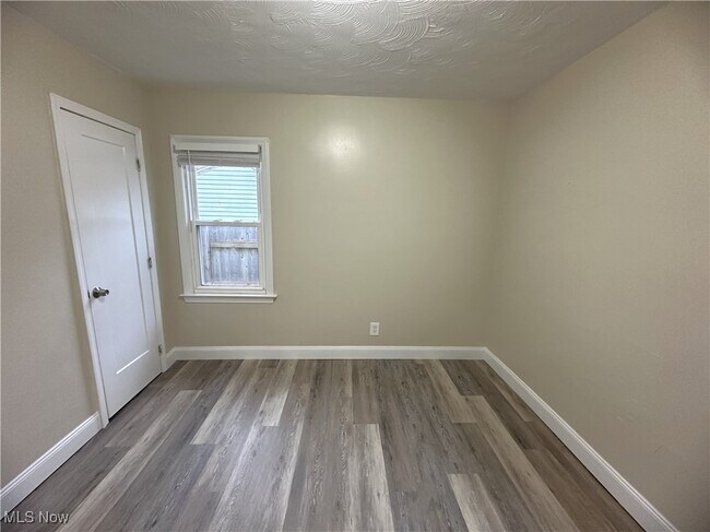 Building Photo - 1381 Dover Ave