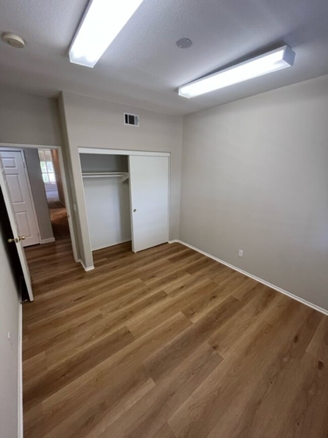 Building Photo - Beautiful Single-Story Corona Home-1556 Ir...