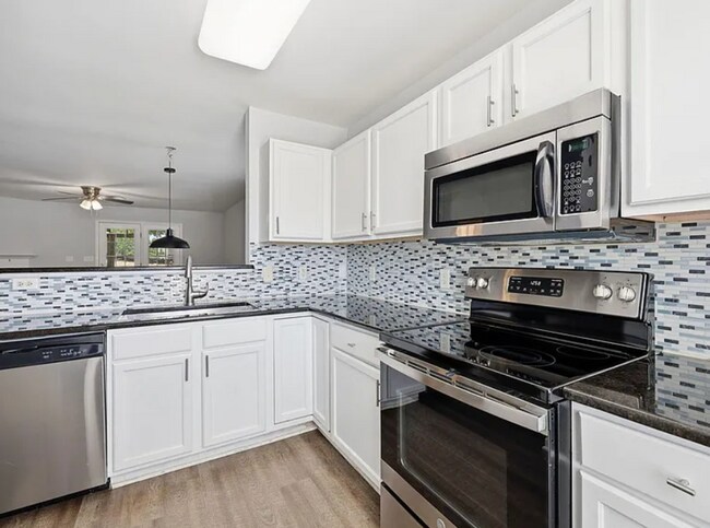 Building Photo - 2121 Ventana Ln