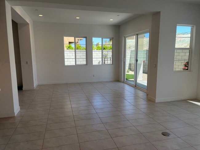 Building Photo - 6574 Tesla Ln
